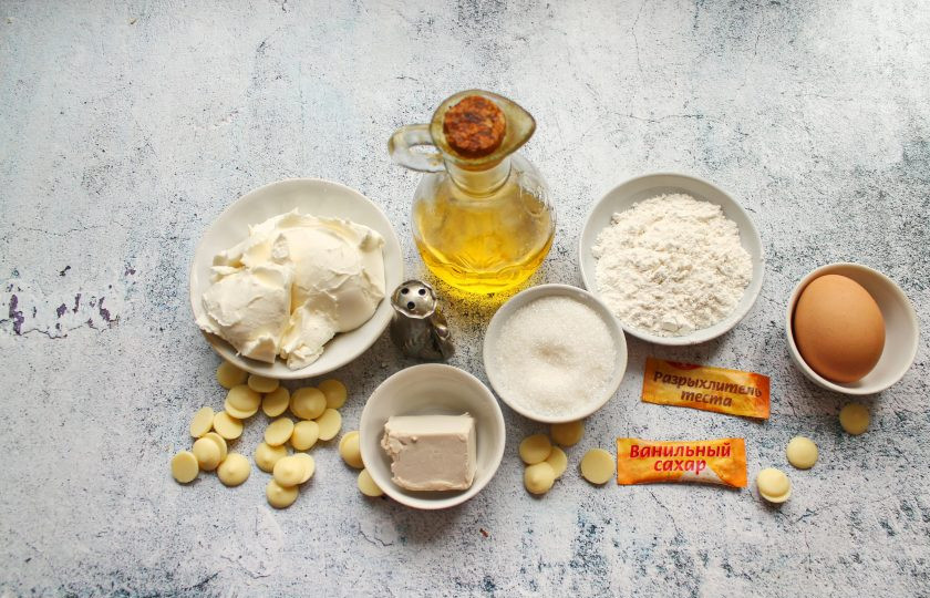 1. Этап. Ватрушки с маскарпоне: Подготовьте все необходимые ингредиенты для приготовления ватрушек с маскарпоне. Маскарпоне достаньте из холодильника заранее, чтобы нагрелось.