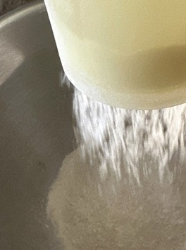 1. Этап. Тарт с клубникой и сметанной заливкой: Второе такое же условие – муку надо обязательно просеять.