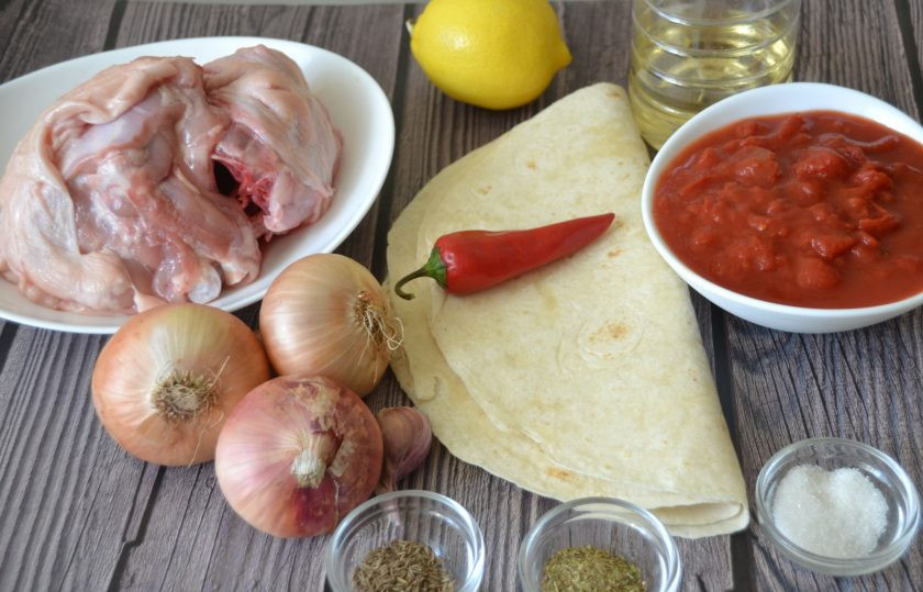 1. Этап. Куриный суп с тортильями: Подготовьте ингредиенты по списку к рецепту.