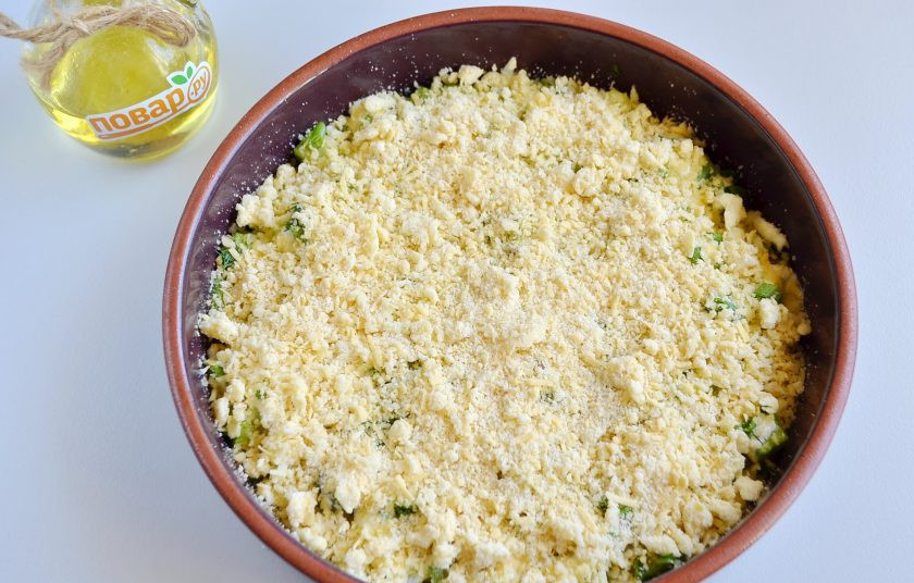 1. Этап. Кабачковый крамбл: 5. Сверху посыпьте штрейлезем и отправьте в горячую духовку на 20-25 минут. Температура запекания 180 градусов.