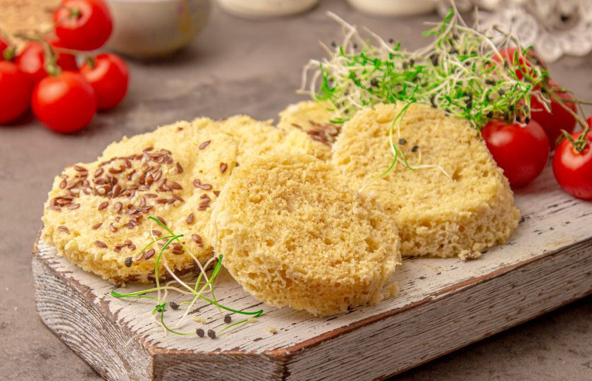 1. Этап. Кето-хлеб в микроволновке: Достаньте готовый хлеб, остудите и подавайте к столу. Приятного аппетита!