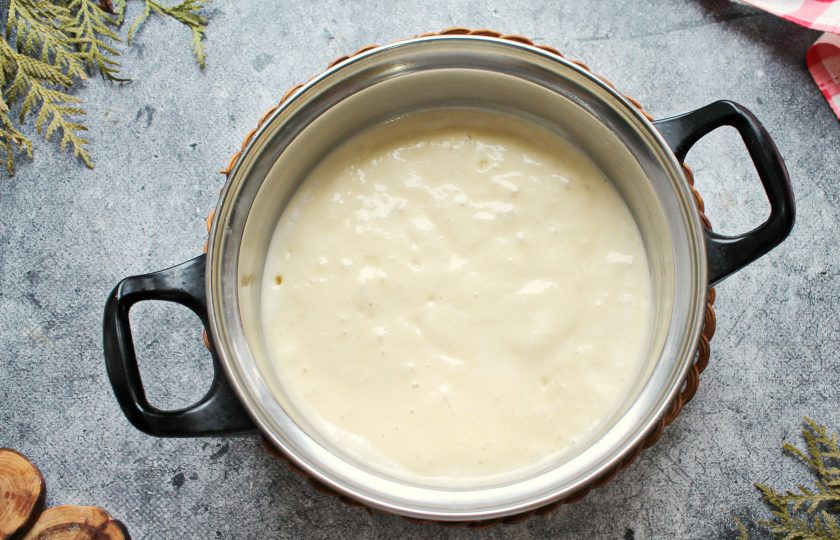 1. Этап. Пузи-блинчики: Аккуратно перемешивайте сверху вниз до однородного пышного теста.