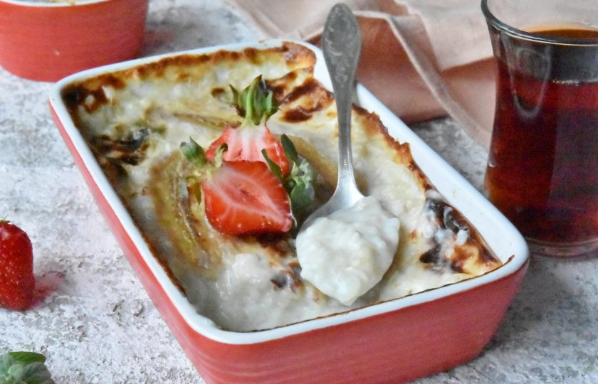 1. Этап. Рисовый пудинг с бананами: Можно остудить пудинг в холодильнике, при этом консистенция пудинга станет более плотной.