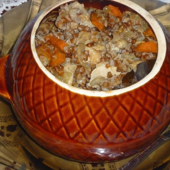 Горшочки с курицей и гречкой