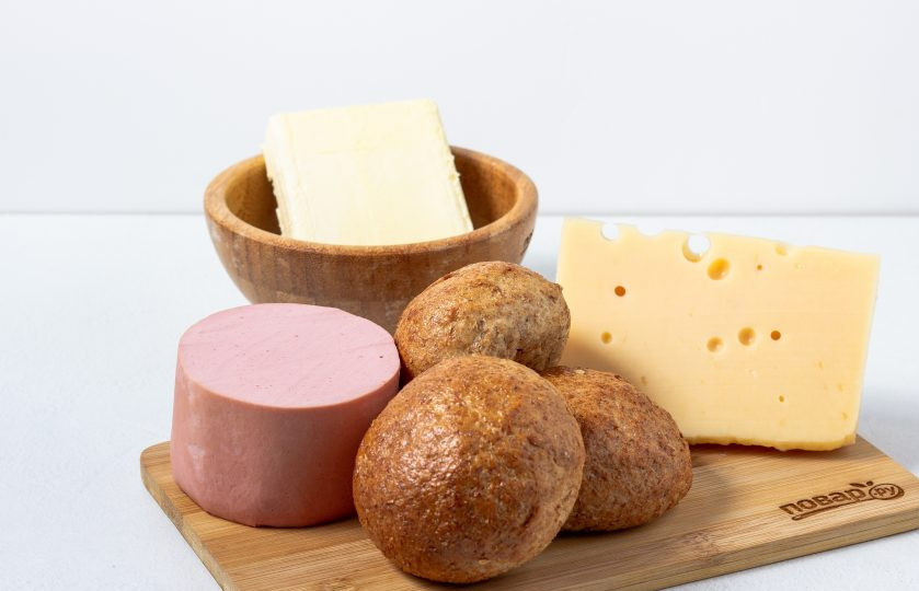 1. Этап. Простые бутерброды: Подготовьте все необходимые ингредиенты.