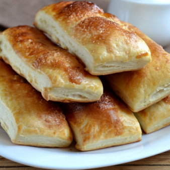 Язычки из готового слоеного теста