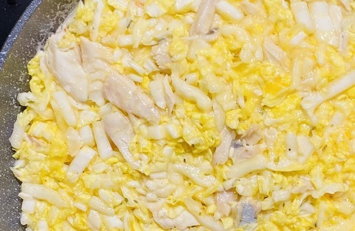 1. Этап. Рыбная запеканка с пекинской капустой: Выложить в удобную форму