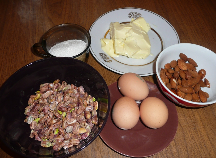 1. Этап. Ореховый торт без муки: Подготовьте ингредиенты.