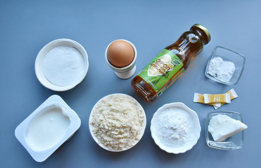 1. Этап. ПП капкейки: Подготовьте продукты для приготовления миндального теста. По вкусу в тесто можно добавит ванилин или цедру апельсина.