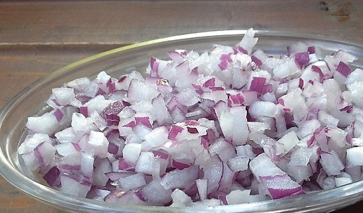 1. Этап. Жюльены из белых грибов: Мелко порезать. Обжарить на масле, добавить к жареным грибам.