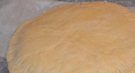 1. Этап. Тульские пряники: Накройте пласт с джемом вторым раскатанным куском теста, защипните края как можно плотнее, прижимая их вилкой. Выпекайте пряник тридцать минут в духовке при ста восьмидесяти градусах.