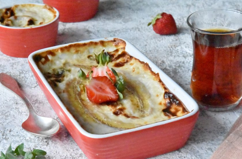 1. Этап. Рисовый пудинг с бананами: Дайте пудингу слегка остыть до теплого состояния и можно наслаждаться десертом. В теплом состоянии он нежный и бархатистый.