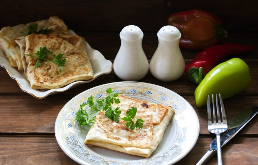 1. Этап. Лаваш в кляре: Лишний жир уберите, выложив готовые лавашики на бумажное полотенце. Вот и все. Приятного аппетита!