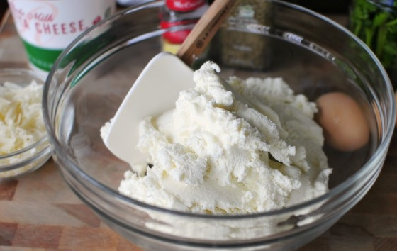 1. Этап. Лазанья Барилла: 8. В глубокую мисочку отправьте рикотту.