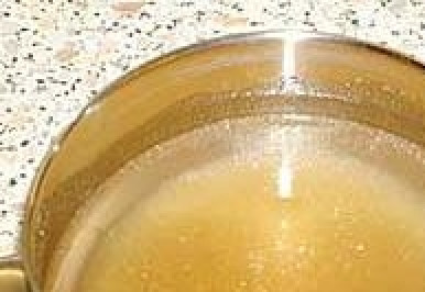 1. Этап. Торт творожный с персиками: Желатин распустить в воде.