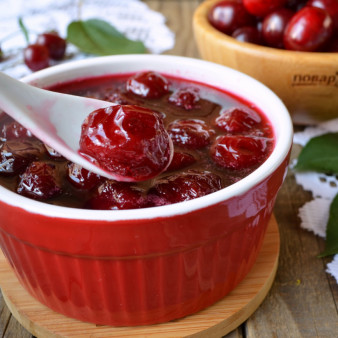 Варенье из вишни с косточками на зиму густое