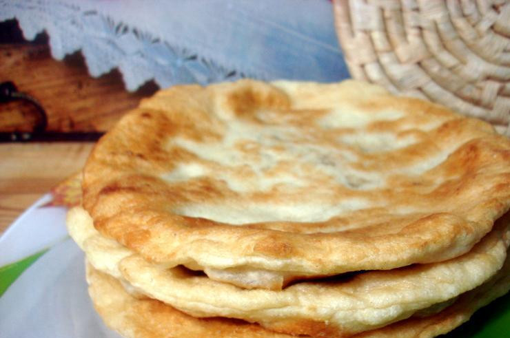 1. Этап. Лепешки с сыром на сковороде: Наши лепешки с сыром на сковороде готовы! Можете наслаждаться и приятного аппетита!