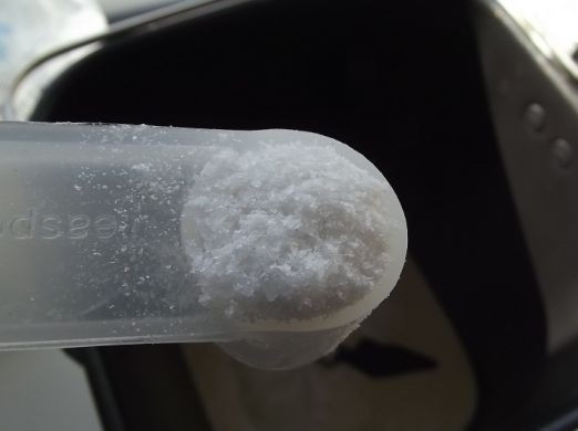 1. Этап. Хлеб на ряженке в хлебопечке: 2. Далее добавьте соль.