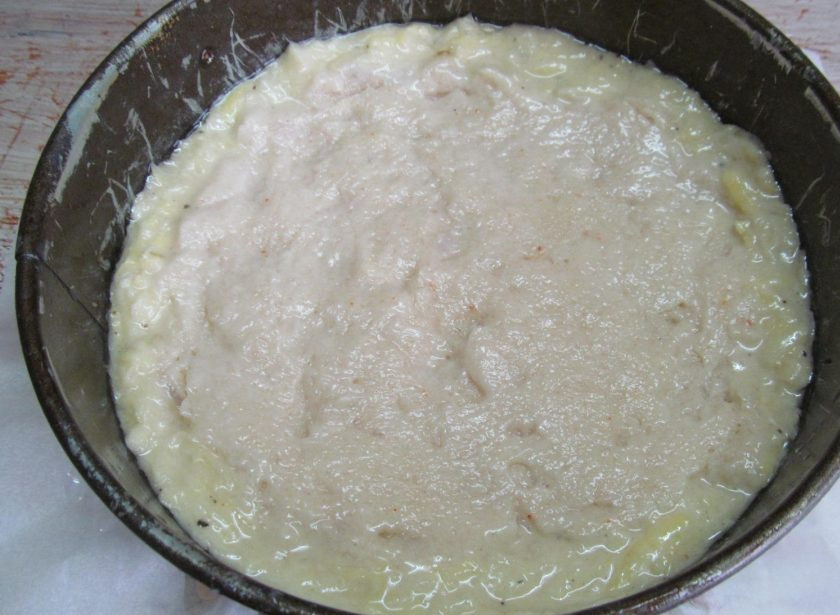 1. Этап. Картофельная запеканка с индейкой: Сверху выложить начинку из фарша. Отправить в духовку, разогретую до 180 градусо на 45 минут.