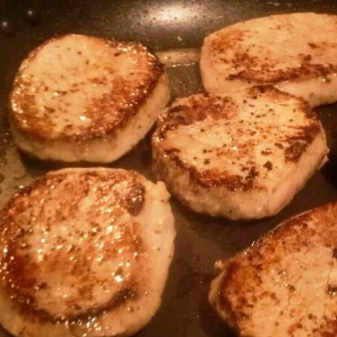 1. Этап. Медальон из говядины: ...столько же - с другой стороны. Примерно так должно выглядеть мясо после обжаривания.