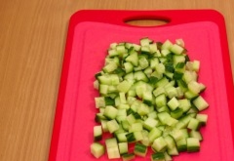 1. Этап. Салат Любимый с курицей: Так же огурец