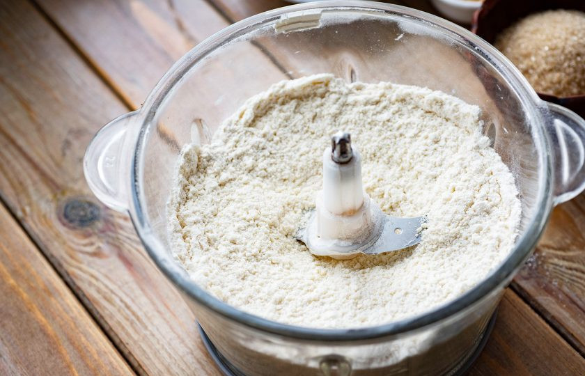 1. Этап. Тыквенный пирог Гарри Поттера: Запустите устройство примерно на 30 секунд и у вас в итоге должна получиться мелкая крошка.