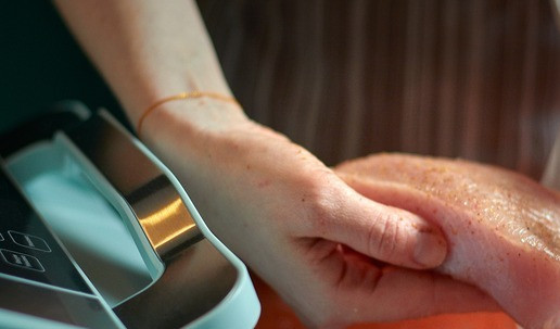 1. Этап. Индейка су-вид с тыквой: Положить стейки в пакет для вакуумирования. Они ложатся идеально, как в тетрисе.