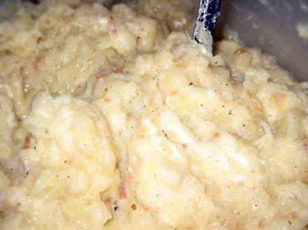 1. Этап. Рыбные тефтели на пару: Рыбное филе хорошо промыть и пропустить через мясорубку или измельчить в блендере.