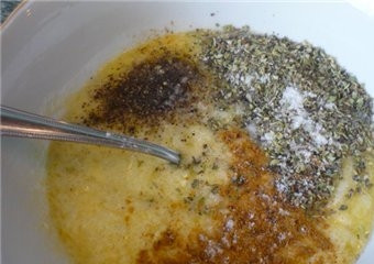 1. Этап. Маринад для карбоната: 4. Можно добавить сухой или свежевыдавленный чеснок или красный перец. Добавляйте их на свой вкус.