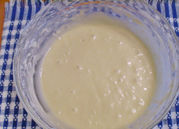 1. Этап. Торт со сметанным кремом: 4. Готовое тесто должно быть однородный и не слишком густым.