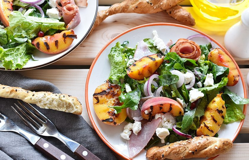 1. Этап. Салат с персиками: Приятного аппетита!