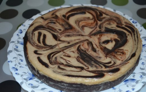 1. Этап. Кекс мраморный в мультиварке: 12. Включить режим Выпечка на 40 минут. По окончанию процесса кекс мраморный в мультиварке в домашних условиях готов. Его нужно немного остудить, а затем можно подавать к столу.