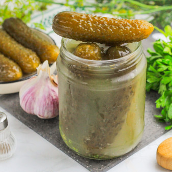 Соленые огурцы на зиму холодным способом в банках