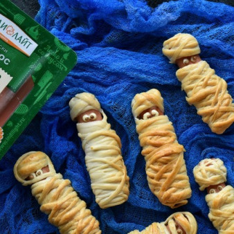 Забавная закуска Сосиски в бинтах