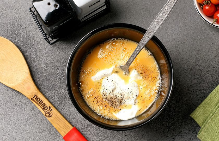 1. Этап. Запеканка из цветной капусты диетическая: Цветную капусту разберите на соцветия и отварите в кипящей подсоленной воде в течение 5 минут.