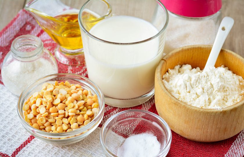 1. Этап. Тонкие пирожки на кефире: Подготовьте ингредиенты по списку для приготовления тонких пирожков на кефире.