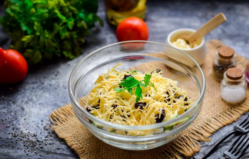 1. Этап. Салат Дамский каприз с курицей и черносливом: Приятного аппетита!