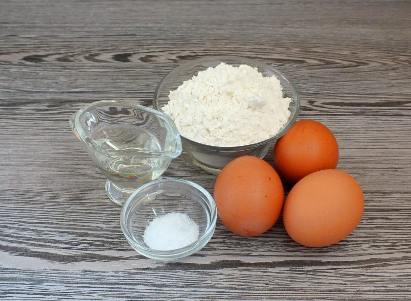 1. Этап. Тесто для лазаньи в хлебопечке: Подготовьте необходимые ингредиенты.