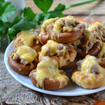 Сушки, фаршированные фаршем
