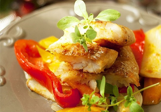 1. Этап. Филе минтая в духовке диетическое: 5. Вот такая красота получается в результате. Очень классное блюдо, яркое, полезное и вкусное.