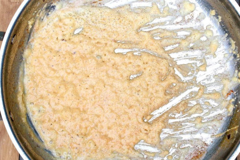 1. Этап. Фрикадельки по-венгерски: 8. Перемешайте муку с маслом венчиком и обжаривайте несколько минут.