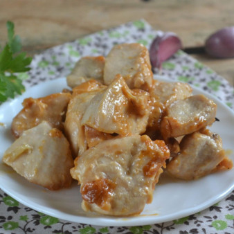 Курица в мультиварке под соусом