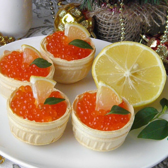 Тарталетки с красной икрой