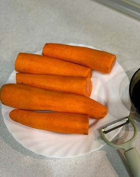 1. Этап. Салат Морковное настроение: Подготовить продукты и рабочий инструмент