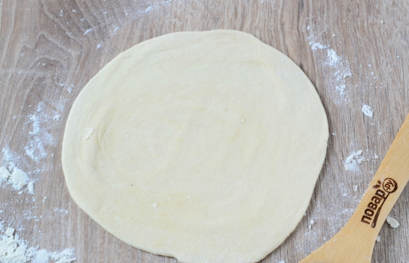 1. Этап. Гокая: Теперь каждый рулетик тонко раскатайте.