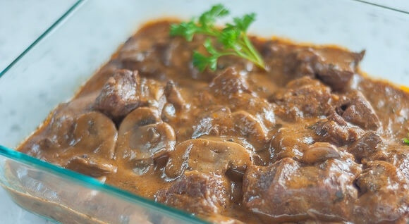 1. Этап. Мясо, тушенное с грибами: 9. Подавайте блюдо сразу или остудите и храните в холодильнике. Приятного аппетита!