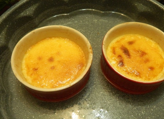 1. Этап. Флан испанский: Отправляем флан в разогретую до 160 градусов духовку на 40-50 минут, если формочки маленькие, и на час-полтора, если у вас формы побольше.