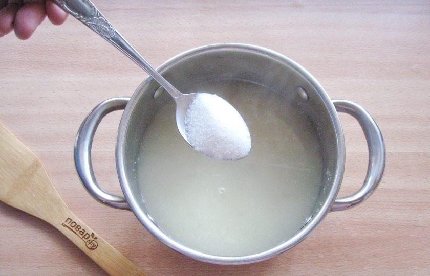 1. Этап. Грушевый кисель: Добавьте сахар по вкусу.