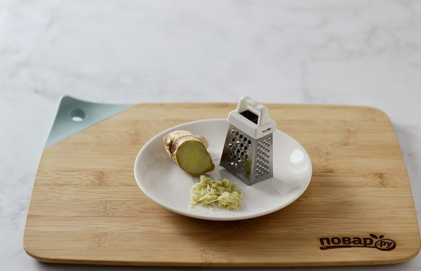 1. Этап. Чай Глогги: Имбирь очистите и натрите на мелкой терке.