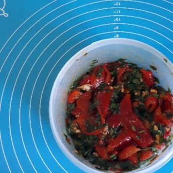 1. Этап. ЗакускаЗапеченные перцы: Затем вылить соус на перцы, перемешать, дать настояться.